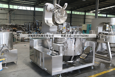 楊梅醬料攪拌炒鍋炒制楊梅醬 開(kāi)胃消暑,酸甜可口